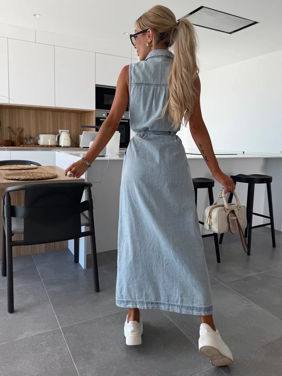 Riviera Denimjurk – Mouwloze Maxi Jurk met Ceintuur