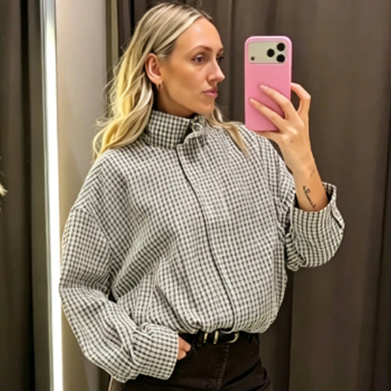 Bianca Geruite Bomberjas oversized gedragen in zwart-wit ruit – Elyssor Fashion