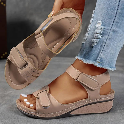 Nora orthopedische comfortsandalen met wedge-hak in bruin – Elyssor Fashion