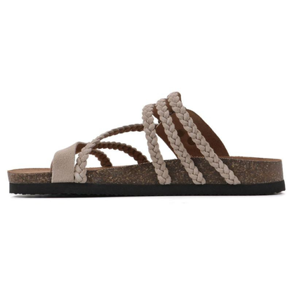 Ravello gevlochten sandalen gedragen in een zomerlook – Elyssor Fashion